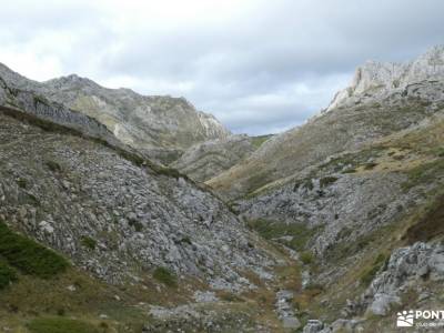 Babia-Puente Santos Noviembre; senderismo pedriza embalse de picadas cerezos en flor valle del jerte